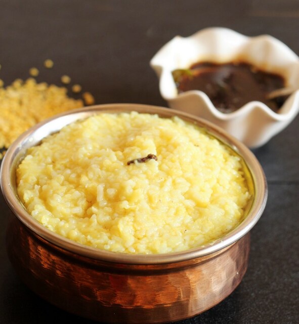 Huggi is best accompanied with the hot and savoury tamarind gojju.